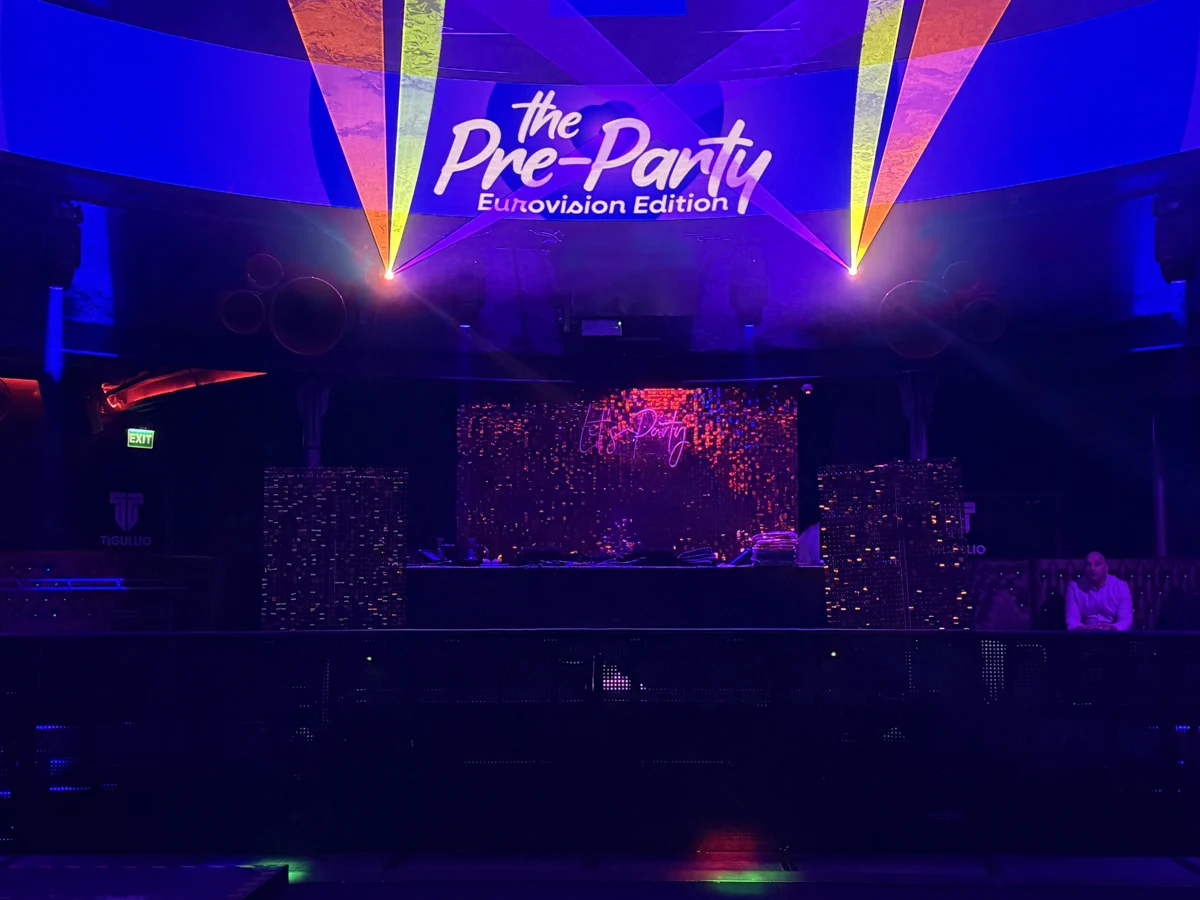 Shimmer Wall Stage at a real event