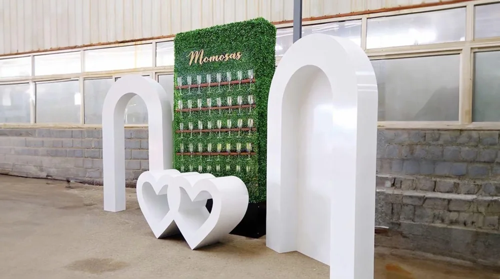 Champagne Wall & White Arch Styling