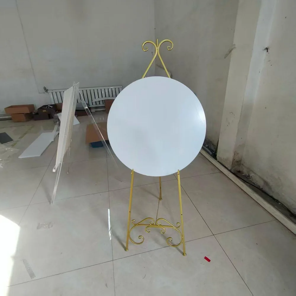 Round Welcome Sign & Easel