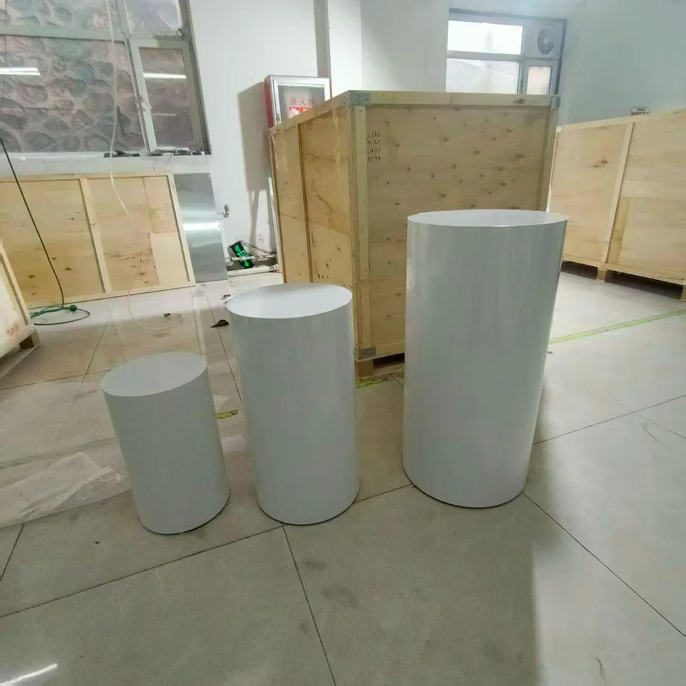 White Round Plinth Set
